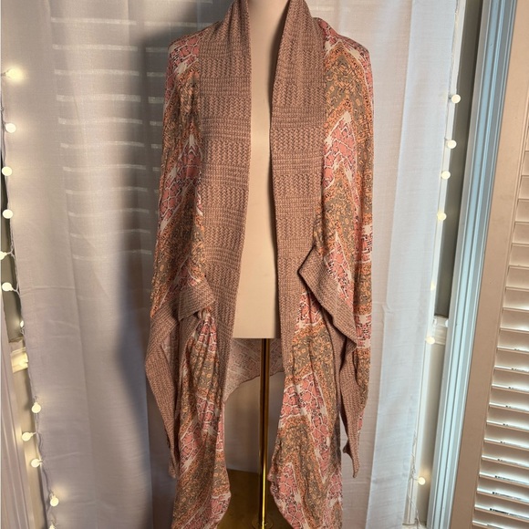 Highland Park Brown and Pink Boho Cape - Picture 8 of 8